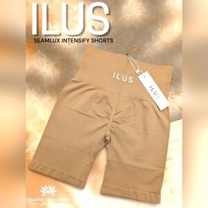 NWT ILLUS Women Athletic Shorts Size Small Beige Tan